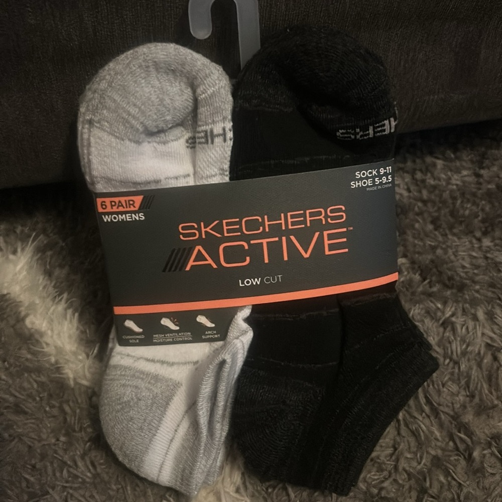 Skechers active socks women shoe size 5-9.5